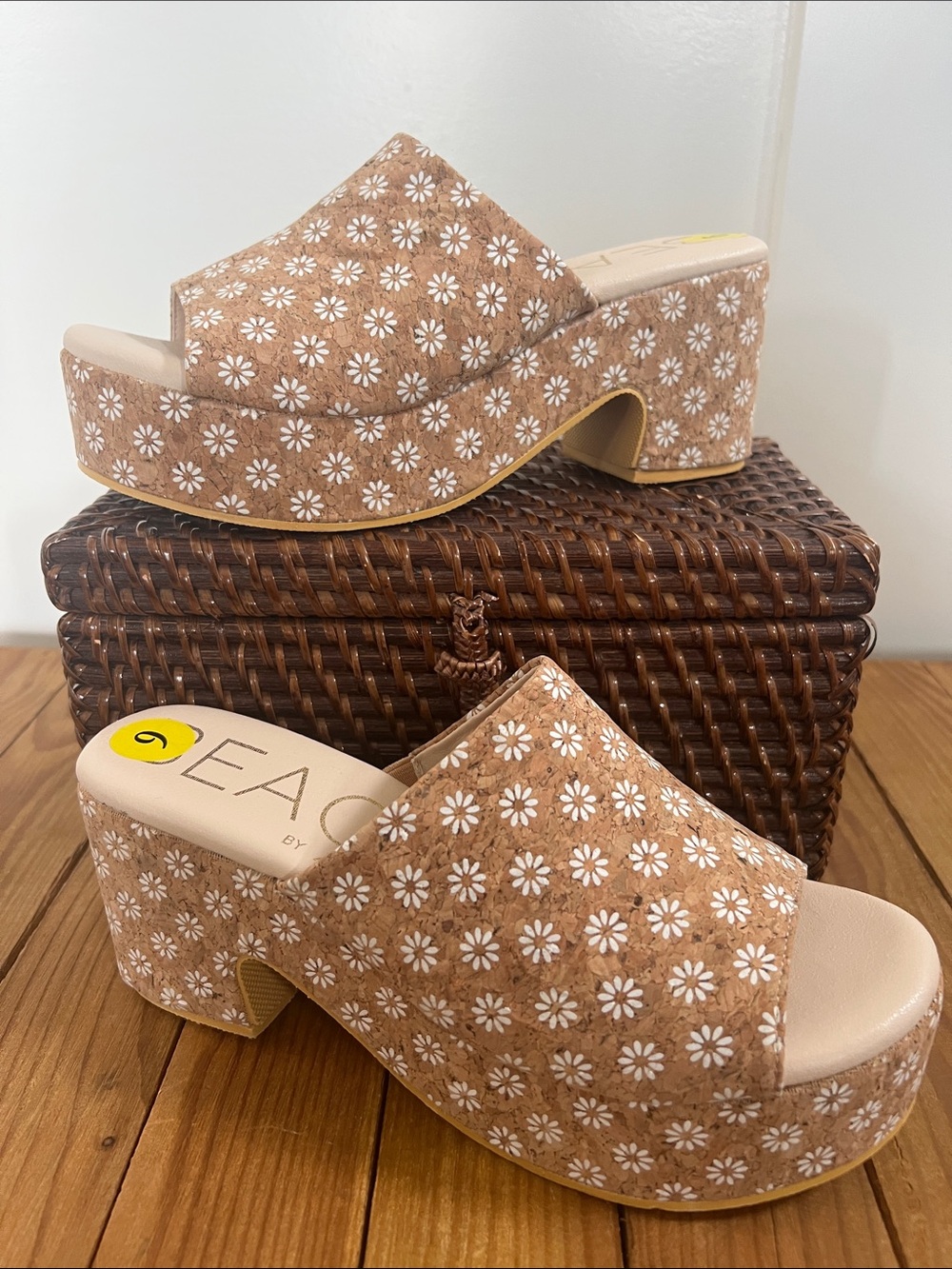 NWT Beach By Matisse - Beige Cork and Floral Slide Sandals - Women's - Picture 3 of 5